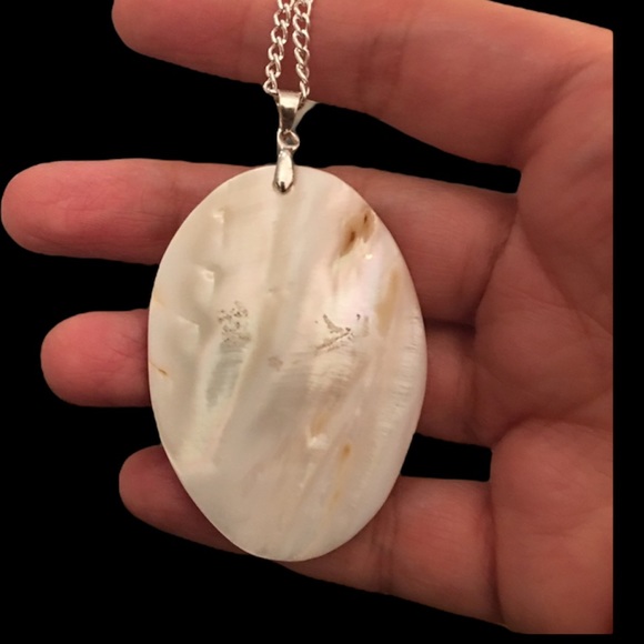 Vintage Jewelry - Mother of pearl 18K gold plated pendant & chain